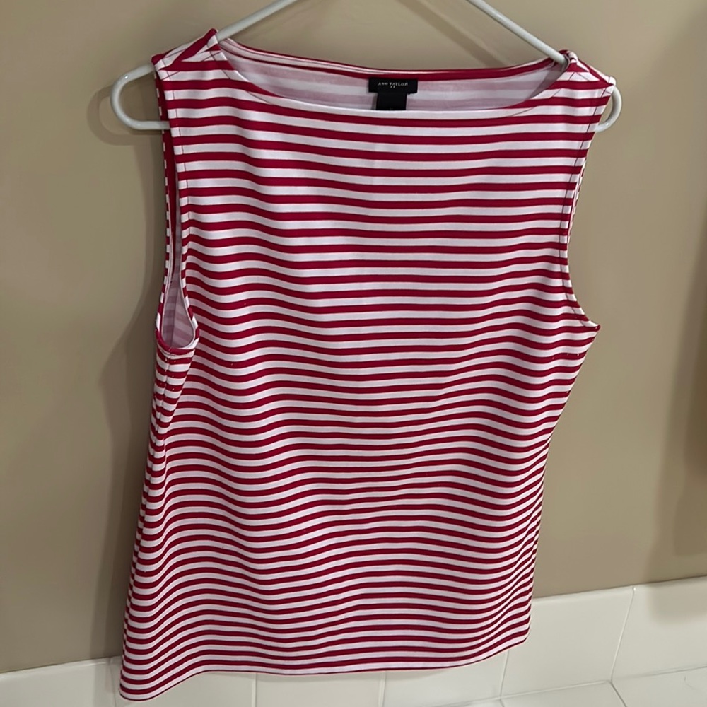 Ann Taylor M striped boat neck sleeveless tee